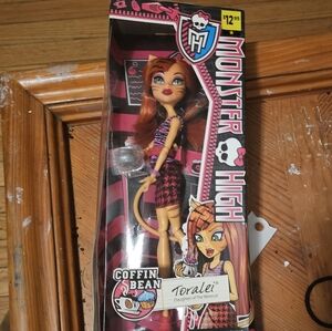 2011 monster high doll.  Coffin bean